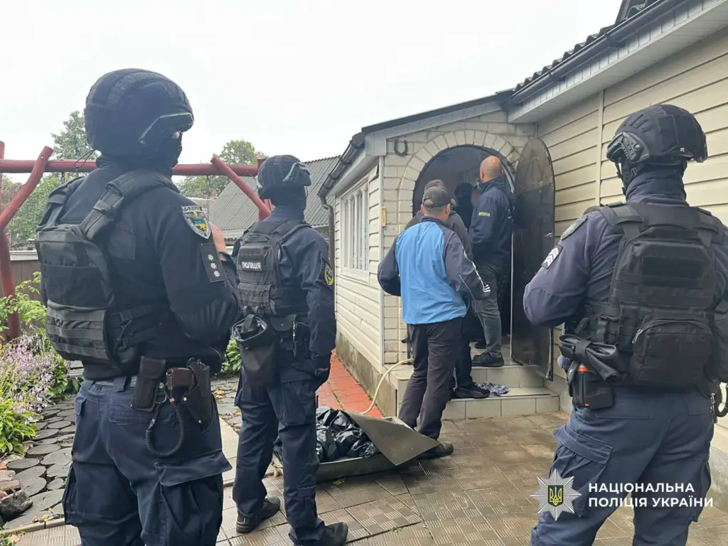 На Чернігівщині викрили батька та сина, причетних до крадіжок і нападу на охоронця