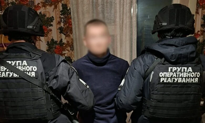 На Чернігівщині викрили 43-річного чоловіка, якого підозрюють у збуті наркотиків На Чернігівщині викрили 43-річного чоловіка, якого підозрюють у збуті наркотиків