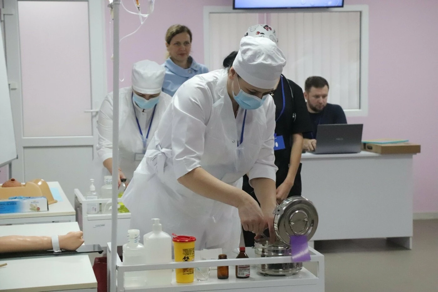 У Чернігівському медколеджі представили друге приміщення тренінгового центру з інтенсивної терапії У Чернігівському медколеджі представили друге приміщення тренінгового центру з інтенсивної терапії