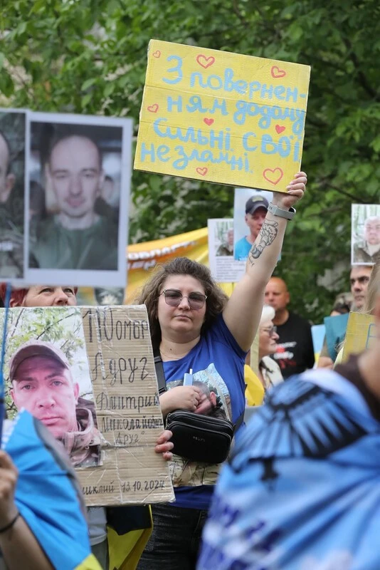Чернігівщина зустрічає п’ятьох визволених оборонців